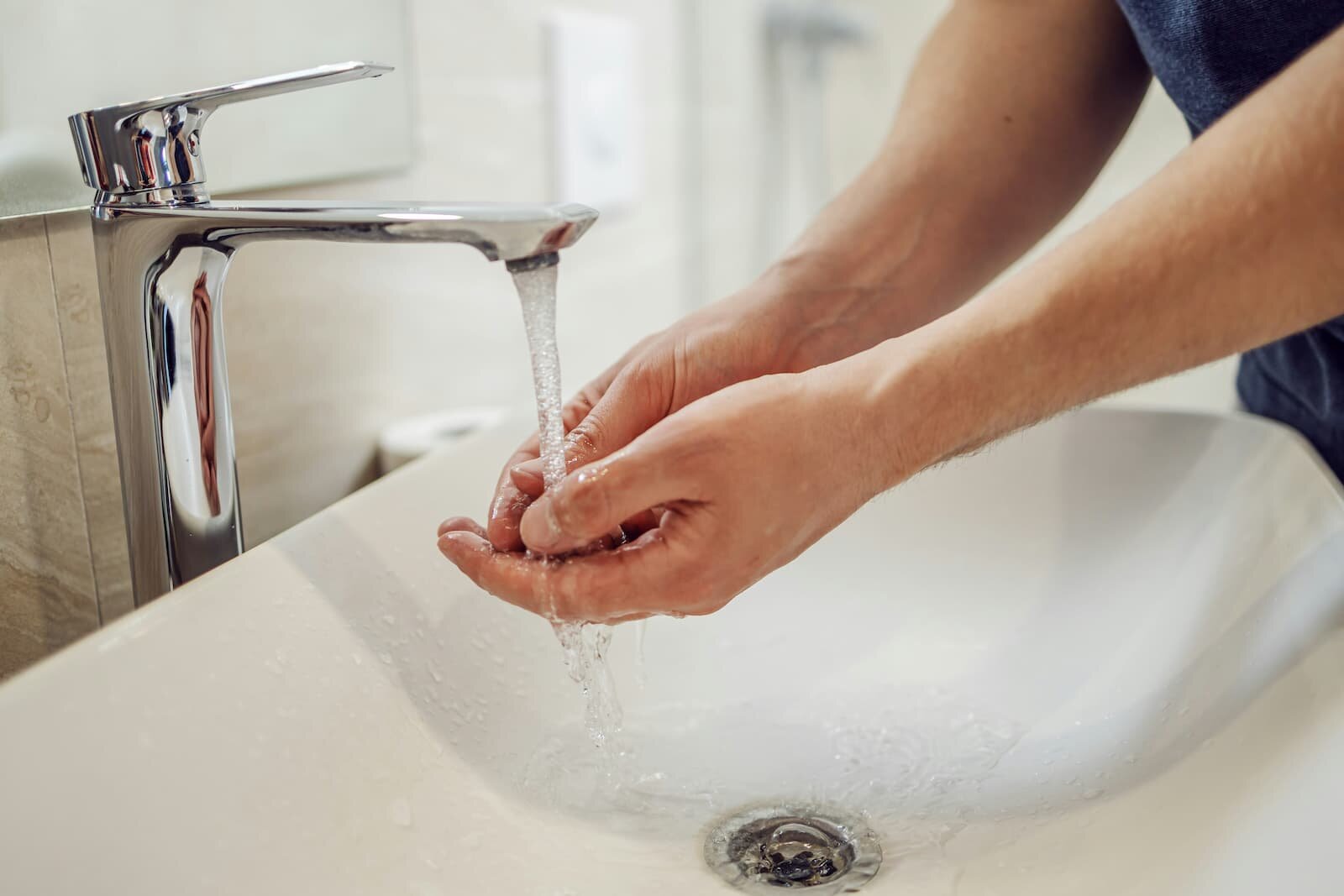 Online-Seminar: Wasser und Juckreiz- wenn die Haut nach Wasserkontakt juckt