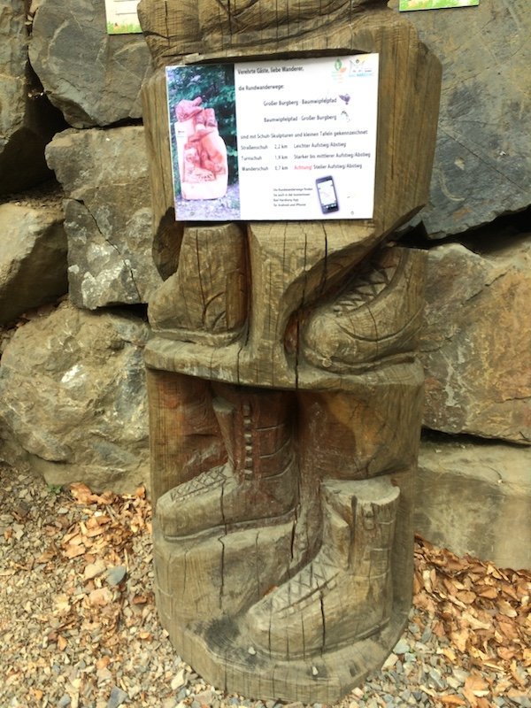 Mehr Informationen zu "Wanderschuhe am Baumwipfelpfad"