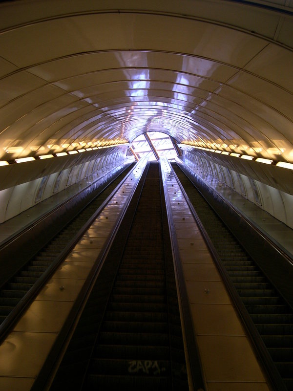 Mehr Informationen zu "Rolltreppe"