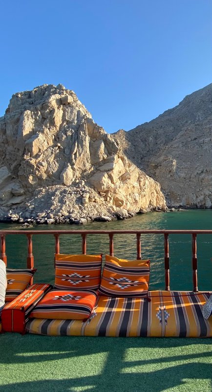 Mehr Informationen zu "Mit der Dhow in den Fjorden von Kassab"
