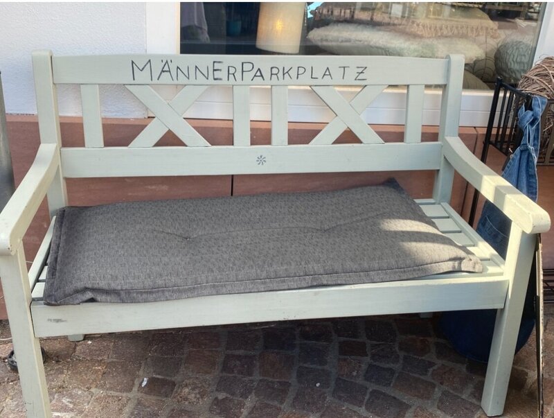 Mehr Informationen zu "Männer Parkbank"