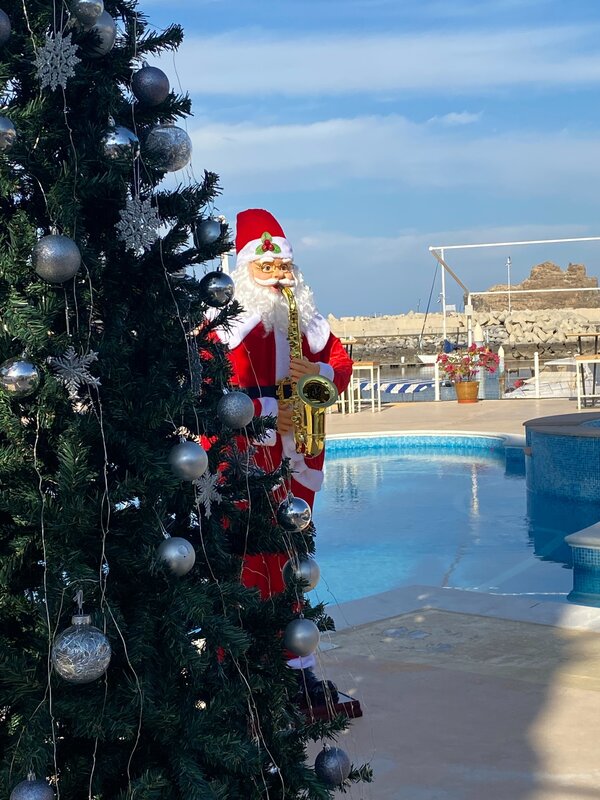 Mehr Informationen zu "Nikolaus in Abu Dhabi"