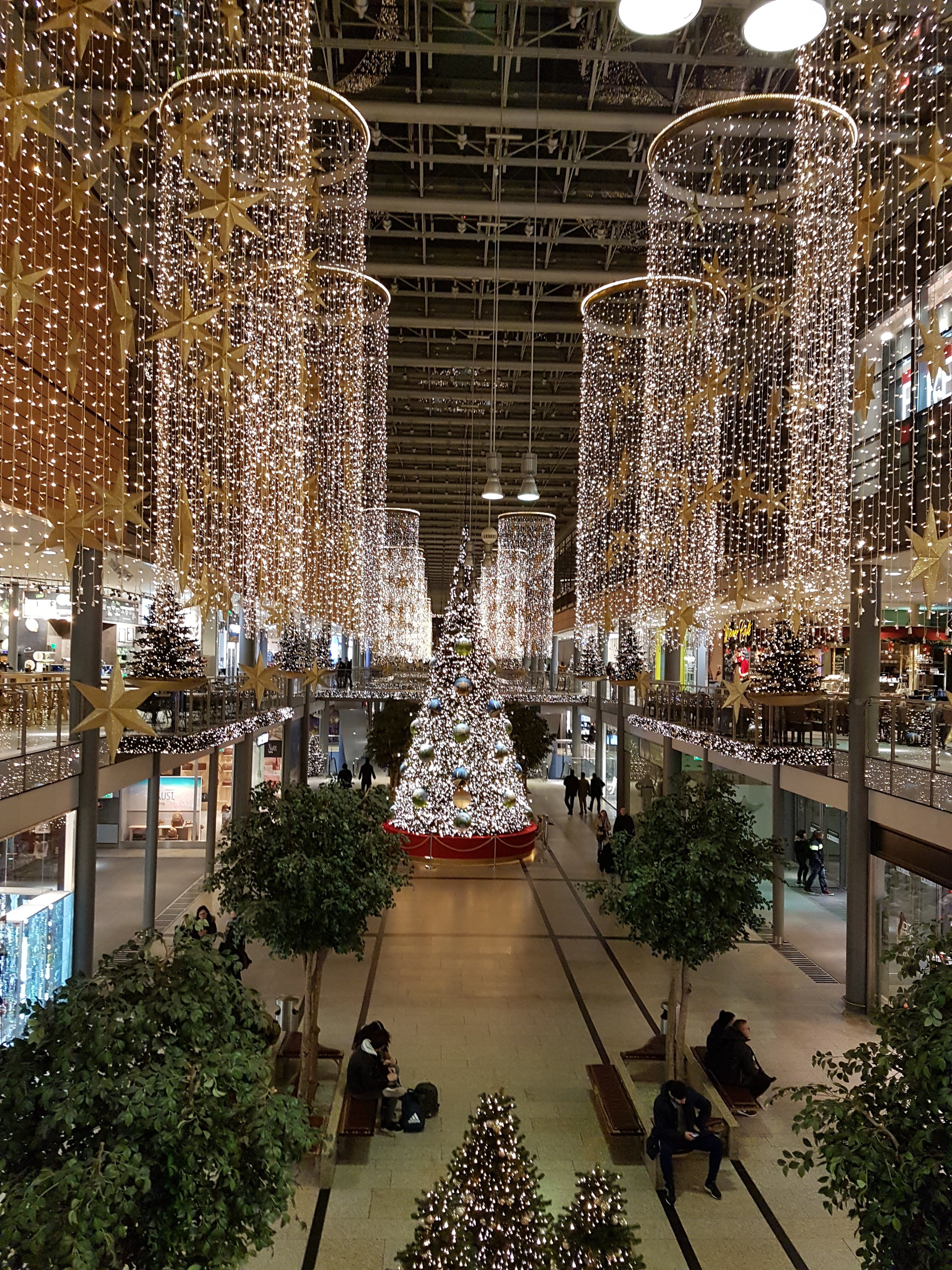 Einkaufszentrum im Dezember