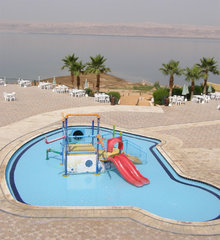 Swimmingpool für Kleinkinder am Dead Sea Spa Hotel