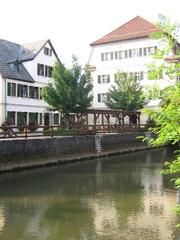 Dependance und Hauptgebäude