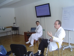 Chefarzt Dr. Schubert von der Sanaderm