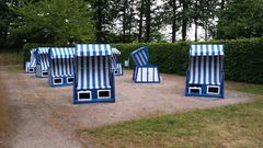 Strandkörbe auf dem Klinikgelände