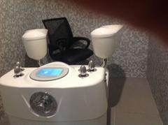 Das 4 Zellen galvanisches Bad mit Strom und Wasser