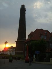 UNTERGEHENDE SONNE AM LEUCHTTURM
