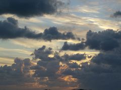 WOLKEN ÜBER DEN DÜNEN