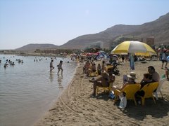 Am öffentlichen Strand in Ein Bokek