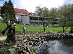 Auf dem Klinikgelände