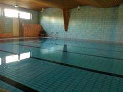 Schwimmbecken in der Klinik Lahnhöhe