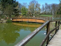 Brücke im Garten der Klinik Lahnhöhe