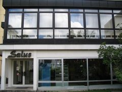 Eingang vom Salus Gesundheitszentrum