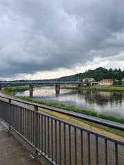 Himmel und Brücke