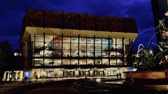 Gewandhaus am Abend