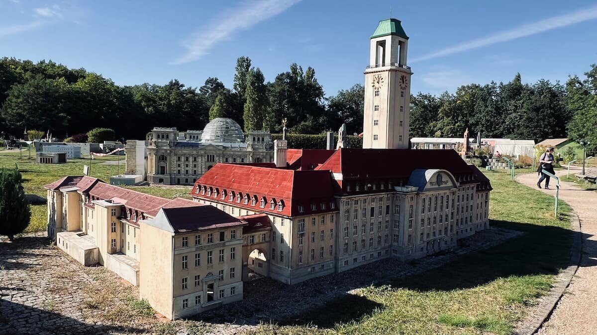 Rathaus Spandau im Modell