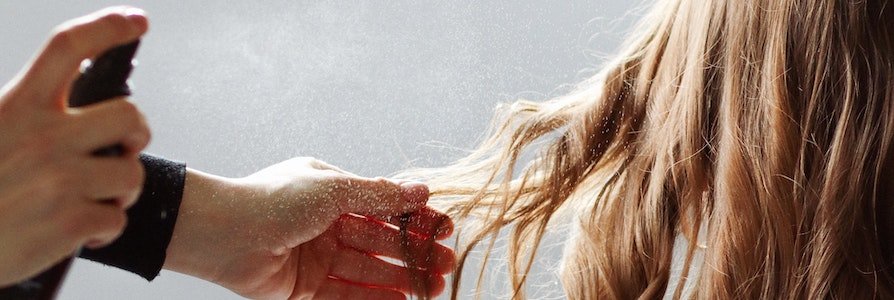 Haarspray bei Schuppenflechte – geht das?