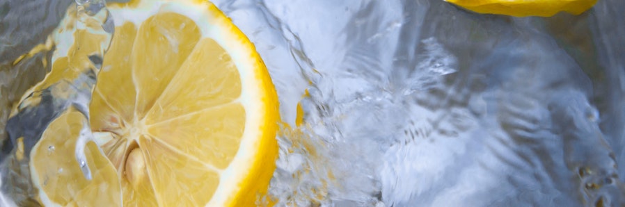 Zitronenwasser – ein Tipp auch bei Schuppenflechte?