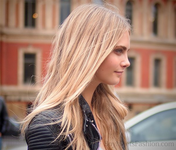 Cara Delevingne zeigt ihre Schuppenflechte