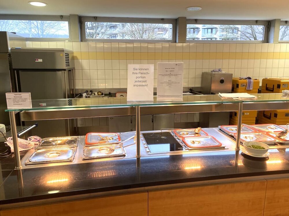 Auslage in der Kantine der Reha-Klinik