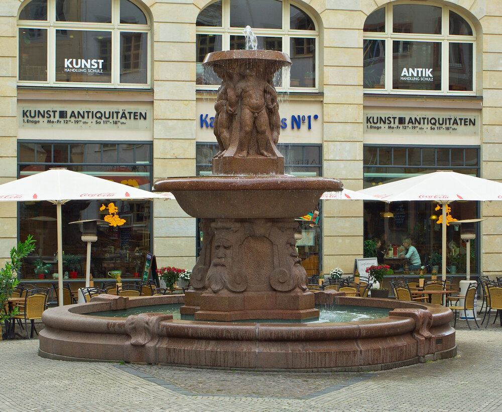 Lipsia-Brunnen_Leipzig_2011.thumb.jpg.4d7be31e09846236895f96e25ab03c0a.jpg