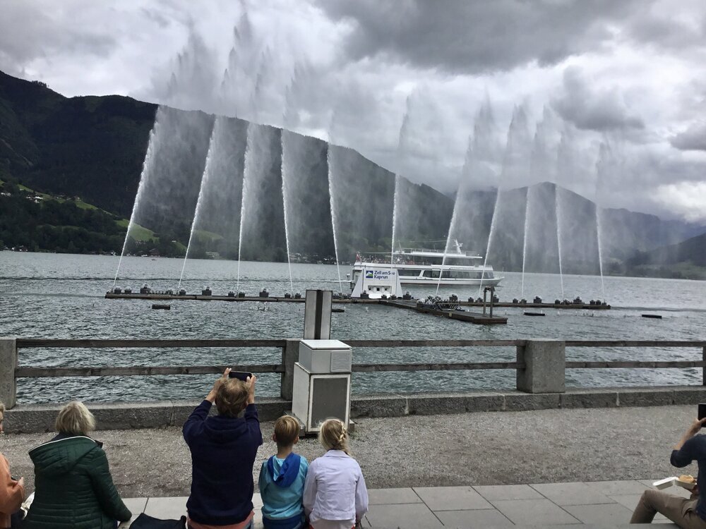 Wasserspiele im Takt